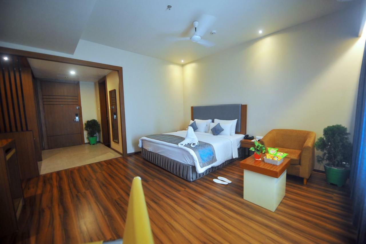 Pipul Padmaja Premium Hotel Bhubaneswar Exterior foto